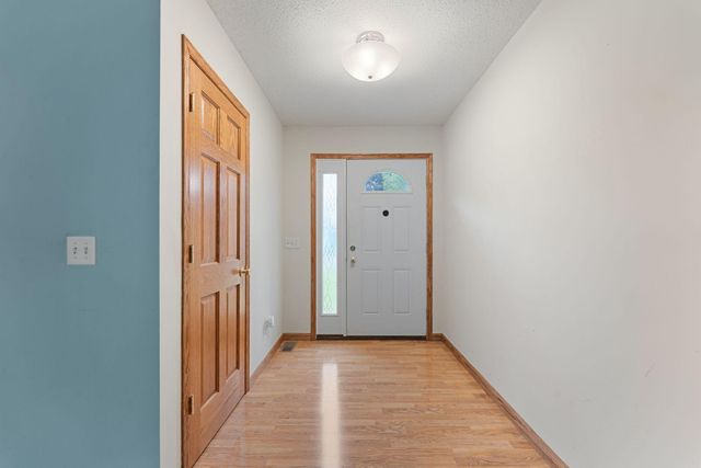 178 Minnesota Avenue, Roseville, MN 55113