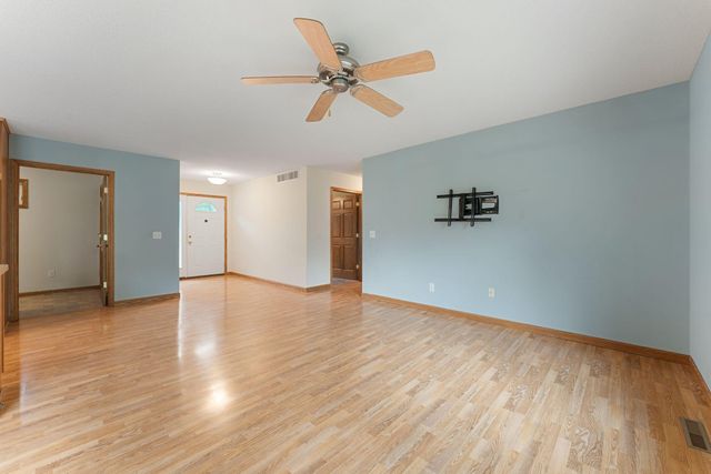 178 Minnesota Avenue, Roseville, MN 55113