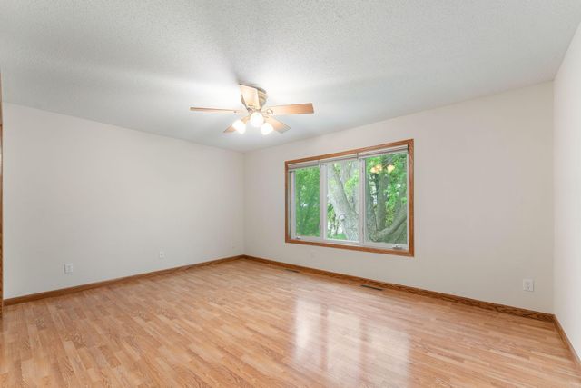 178 Minnesota Avenue, Roseville, MN 55113