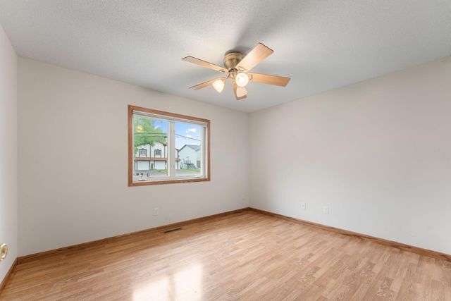 178 Minnesota Avenue, Roseville, MN 55113