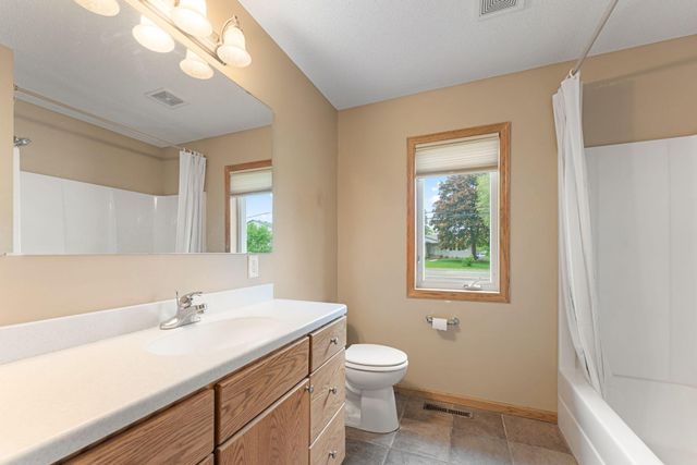 178 Minnesota Avenue, Roseville, MN 55113