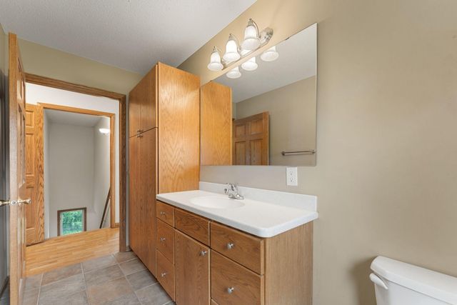 178 Minnesota Avenue, Roseville, MN 55113