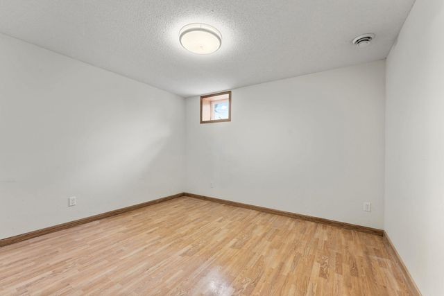 178 Minnesota Avenue, Roseville, MN 55113