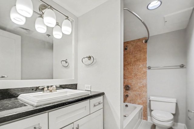 3525 Sage Road 1110, Houston, TX 77056
