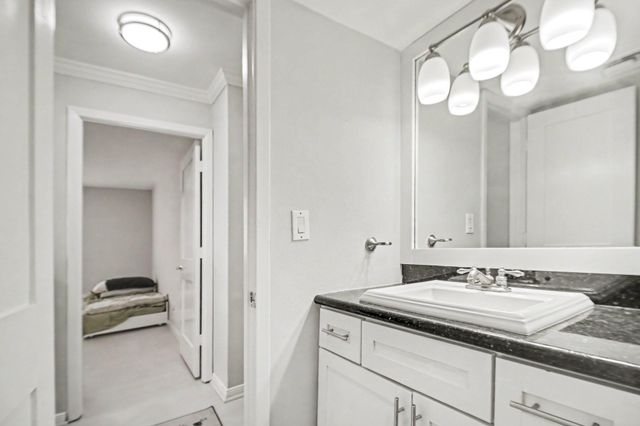 3525 Sage Road 1110, Houston, TX 77056
