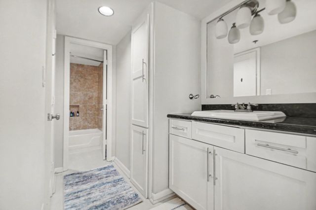 3525 Sage Road 1110, Houston, TX 77056