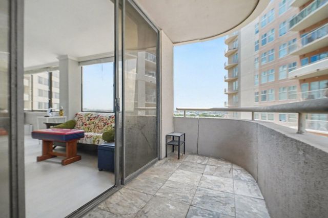 3525 Sage Road 1110, Houston, TX 77056