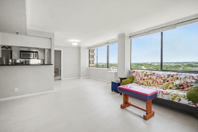 3525 Sage Road 1110, Houston, TX 77056