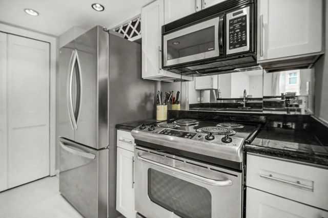 3525 Sage Road 1110, Houston, TX 77056