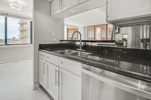 3525 Sage Road 1110, Houston, TX 77056