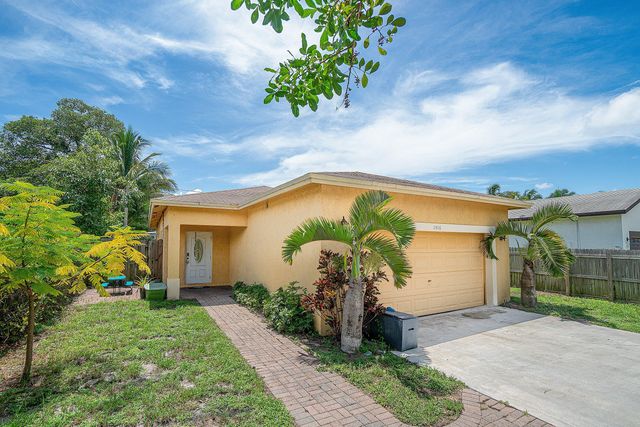 2406 SUNDY Avenue, Delray Beach, FL 33444