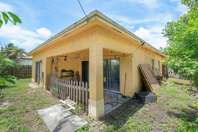 2406 SUNDY Avenue, Delray Beach, FL 33444