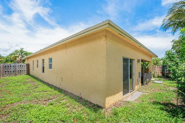 2406 SUNDY Avenue, Delray Beach, FL 33444