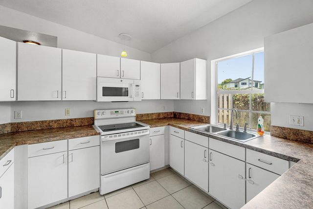 2406 SUNDY Avenue, Delray Beach, FL 33444