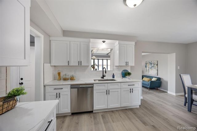 31656 Summers Street, Livonia, MI 48154