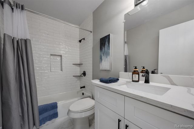 31656 Summers Street, Livonia, MI 48154