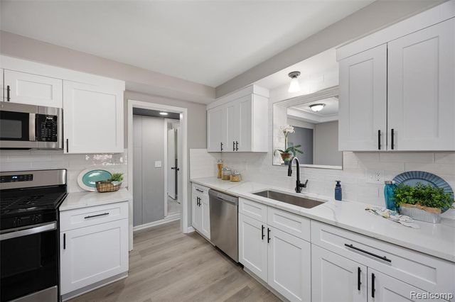 31656 Summers Street, Livonia, MI 48154