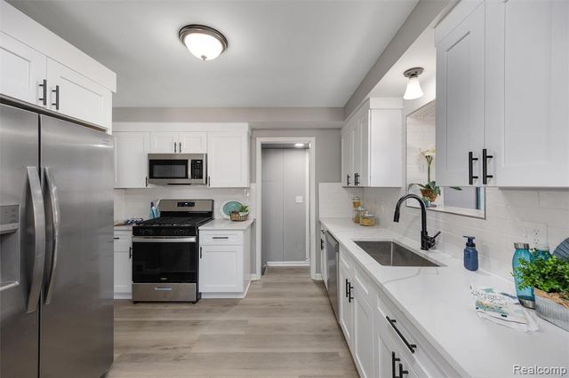 31656 Summers Street, Livonia, MI 48154