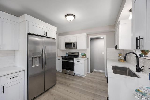 31656 Summers Street, Livonia, MI 48154