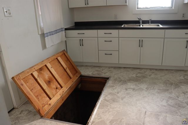 1220 NW Fillmore ST, Topeka, KS 66608