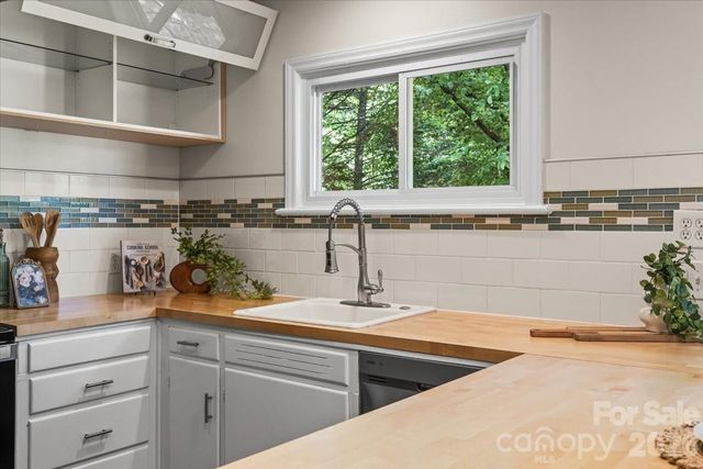 4439 Applegate Road, Charlotte, NC 28209