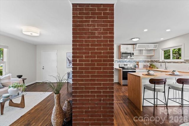 4439 Applegate Road, Charlotte, NC 28209