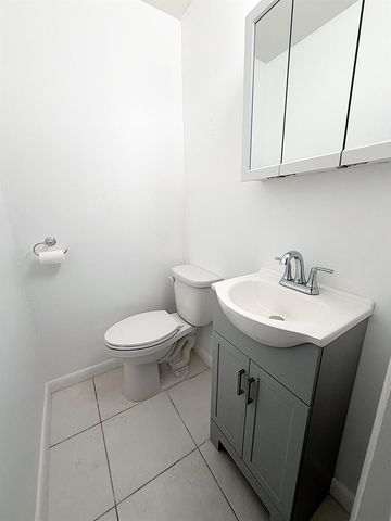 650 SW 2nd SW 2480, Boca Raton, FL 33432