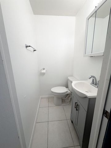 650 SW 2nd SW 2480, Boca Raton, FL 33432