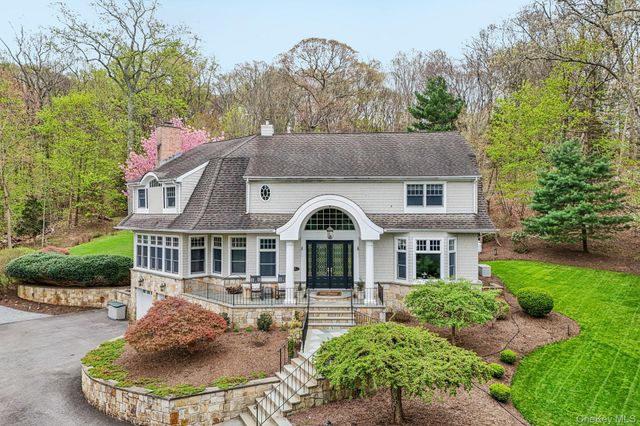 76 Harbor Road, Head Of The Harbor, NY 11780