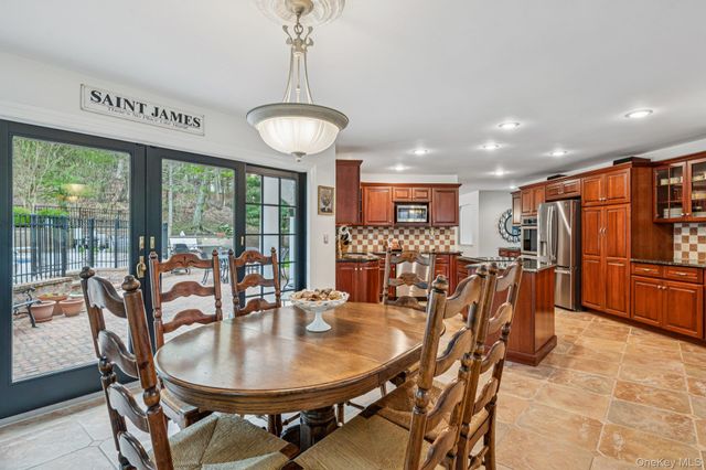 76 Harbor Road, Head Of The Harbor, NY 11780
