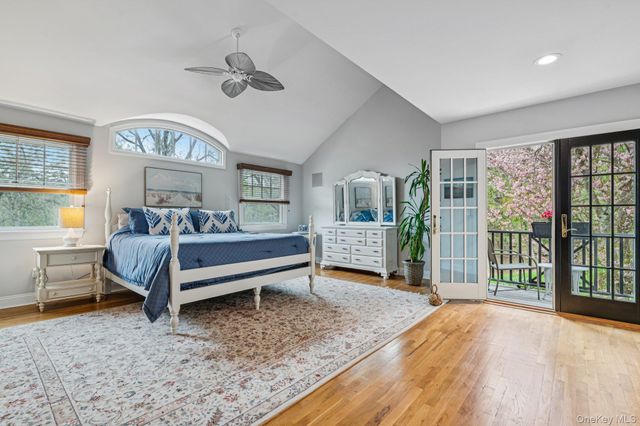76 Harbor Road, Head Of The Harbor, NY 11780