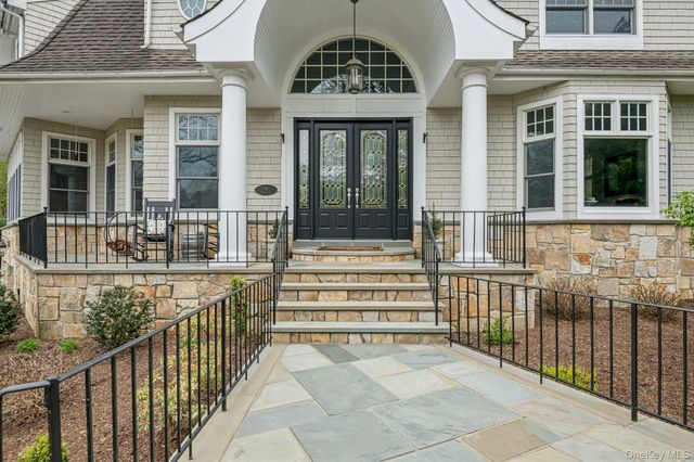 76 Harbor Road, Head Of The Harbor, NY 11780