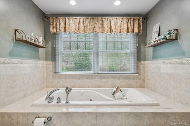 76 Harbor Road, Head Of The Harbor, NY 11780