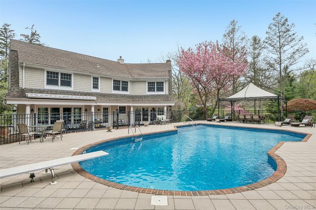 76 Harbor Road, Head Of The Harbor, NY 11780