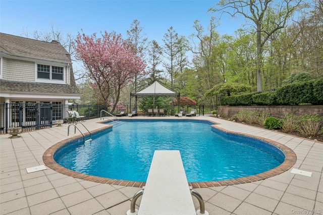 76 Harbor Road, Head Of The Harbor, NY 11780
