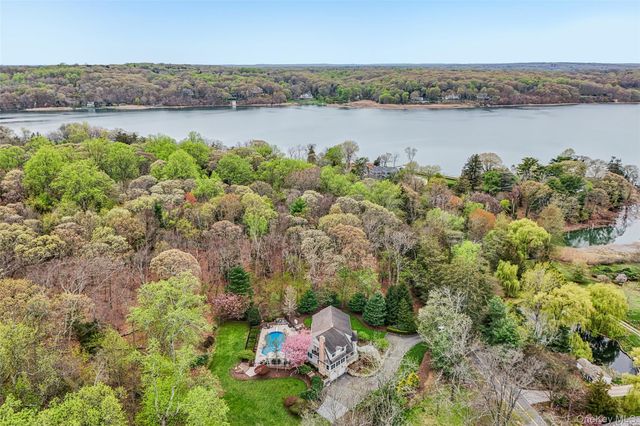 76 Harbor Road, Head Of The Harbor, NY 11780