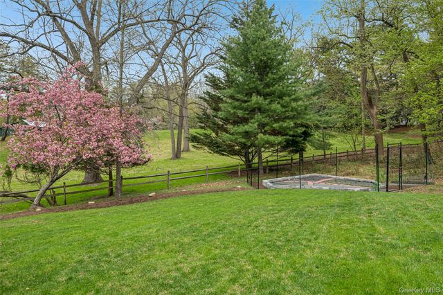 76 Harbor Road, Head Of The Harbor, NY 11780