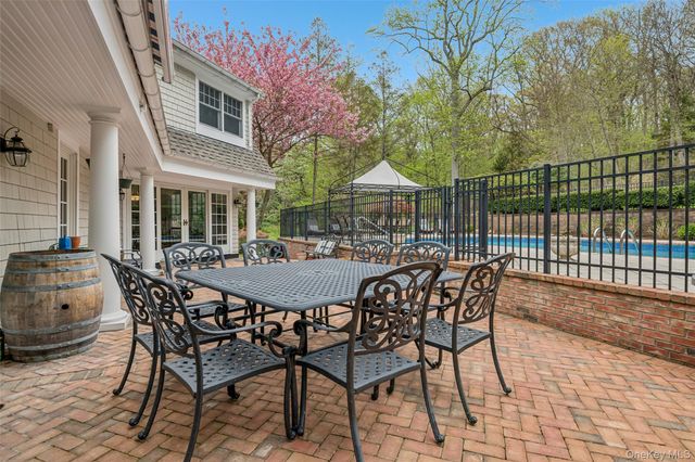 76 Harbor Road, Head Of The Harbor, NY 11780