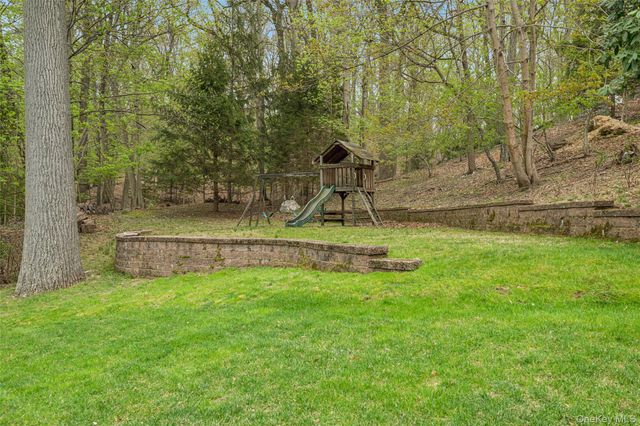 76 Harbor Road, Head Of The Harbor, NY 11780