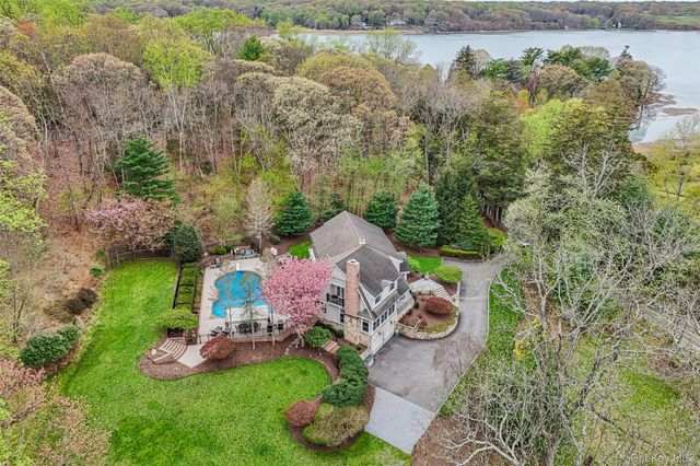 76 Harbor Road, Head Of The Harbor, NY 11780