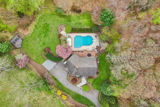 76 Harbor Road, Head Of The Harbor, NY 11780