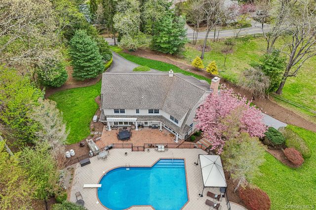 76 Harbor Road, Head Of The Harbor, NY 11780