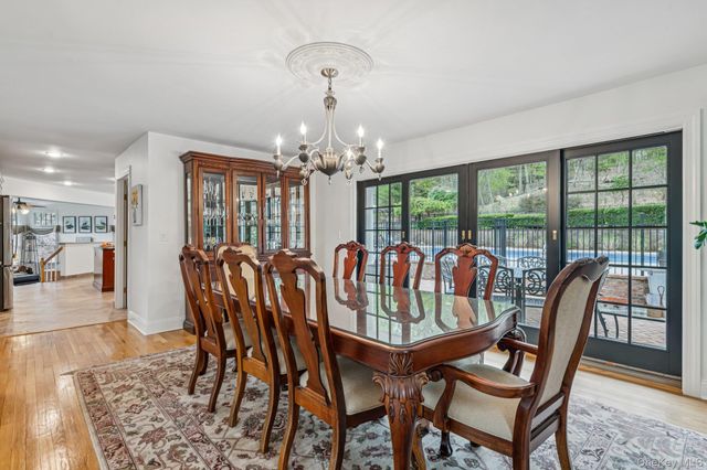 76 Harbor Road, Head Of The Harbor, NY 11780