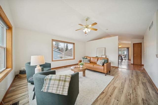 532 7th Street SW, Pine Island, MN 55963