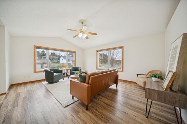 532 7th Street SW, Pine Island, MN 55963