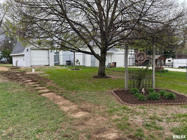 13829 1ST Street, Pekin, IL 61554