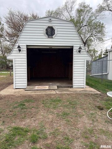 13829 1ST Street, Pekin, IL 61554