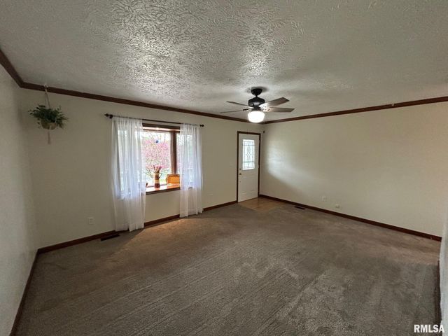 13829 1ST Street, Pekin, IL 61554