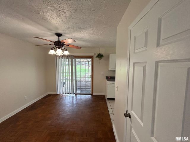 13829 1ST Street, Pekin, IL 61554