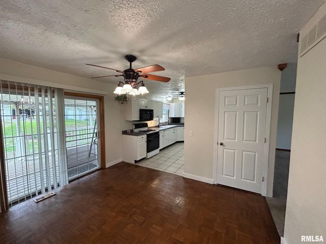 13829 1ST Street, Pekin, IL 61554